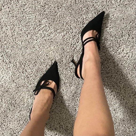 Manolo Blahnik Shoes - Vintage Manolo Blahnik Black Pointed Toe Slingback Pumps
